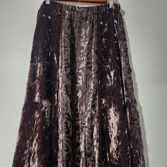 Vintage brown crushed velvet long skirt - Picture 2 of 12
